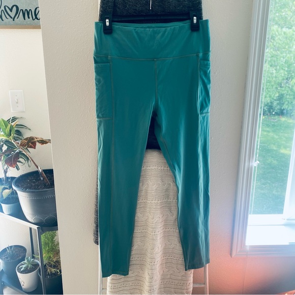 Tone It Up Leggings - Picture 1 of 6